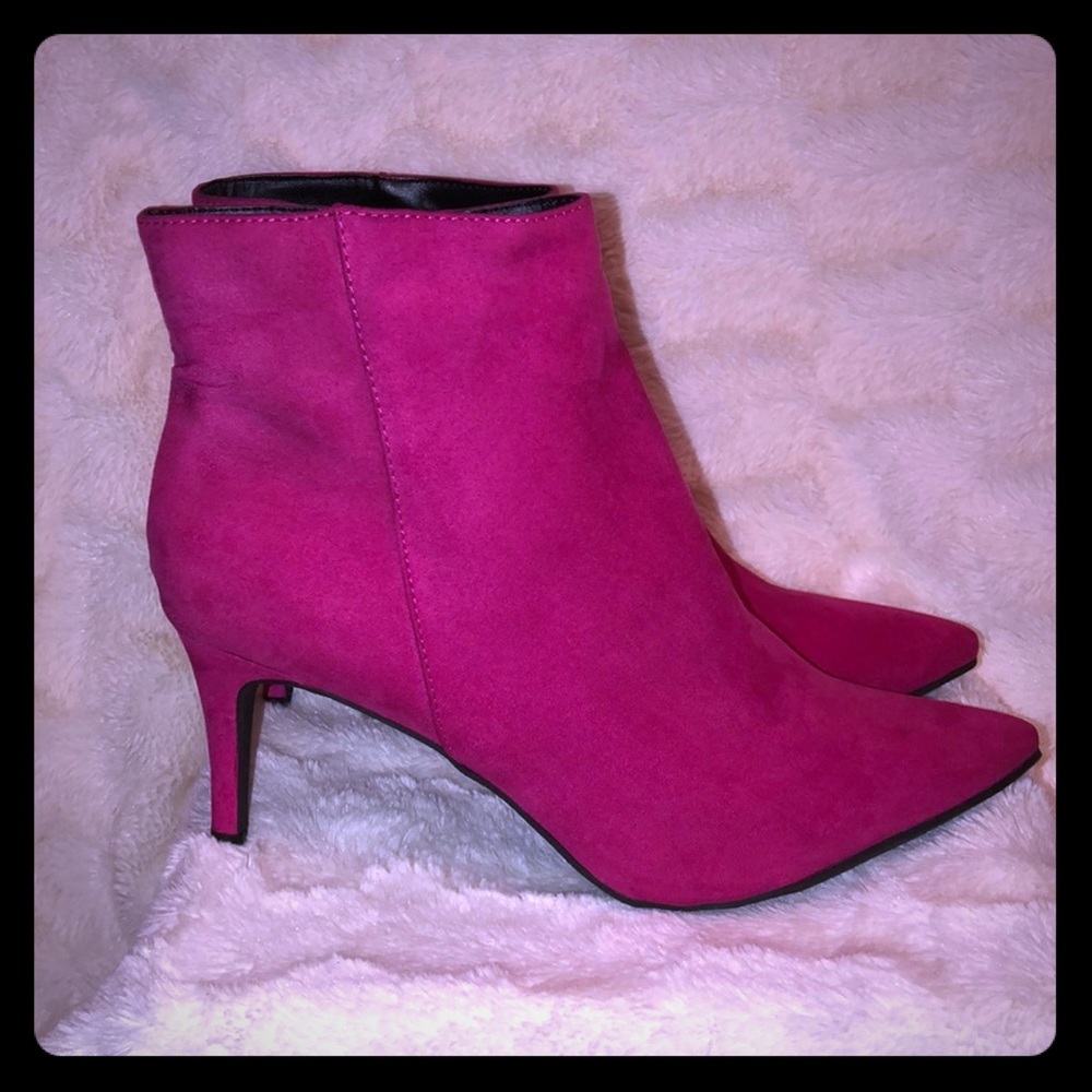 ⭐️New⭐️Fabulous Hot Pink Booties! 💗
